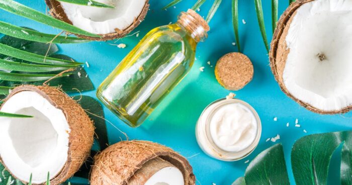 Kokosový olej má mnoho využití, je skvělí v kuchyni, na pleť, zuby i vlasy.